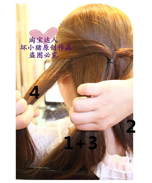 Phần tóc bên trái cũng chia thành hai phần.