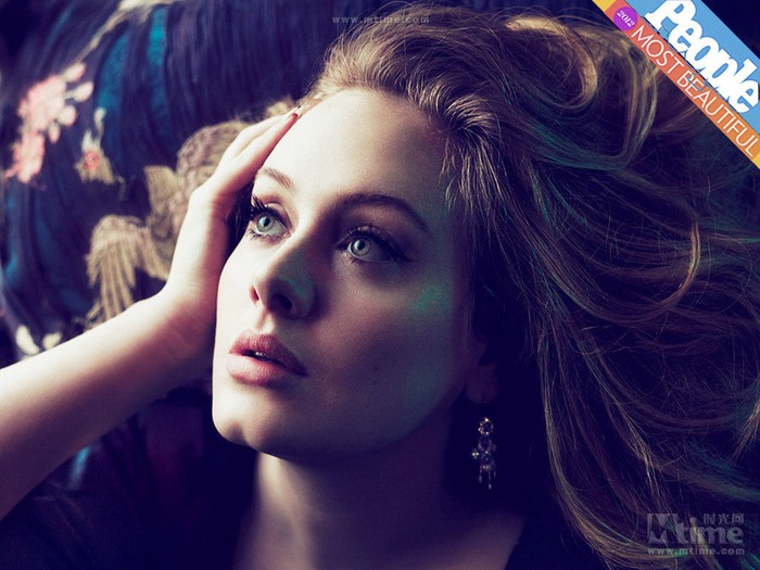No.14 Adele Laurie Blue Adkins là ca sĩ người anh, vào lễ trao giải Grammy năm 2009, Adele đã nhận được giải Nghệ sĩ mới xuất sắc nhất và Trình diễn giọng Pop nữ xuất sắc nhất.