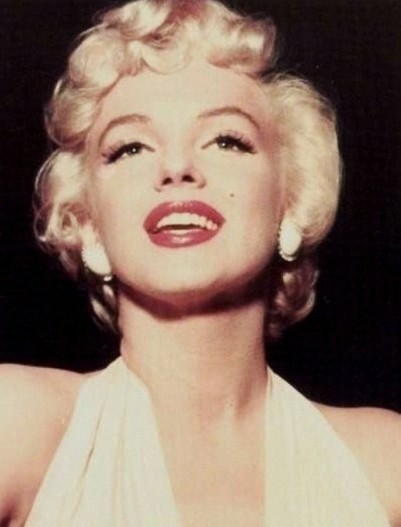 Marilyn Monroe, vẻ đẹp vang danh khắp nước Mỹ. Năm 1999 Monroe được xếp thứ 6 trong danh sách 100 ngôi sao điện ảnh của Viện phim Mỹ.
