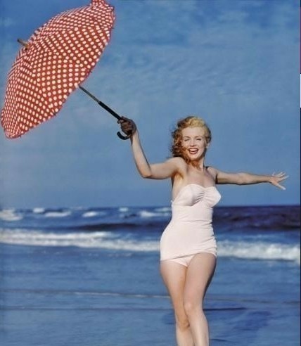 Marilyn Monroe, biểu tượng sex và hình tượng pop nổi tiếng của thế kỷ 20.