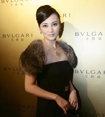 Tưởng Cần Cần tốt nghiệp Học viện điện ảnh Bắc Kinh, người đẹp cổ trang nổi tiếng của màn ảnh Hoa ngữ.