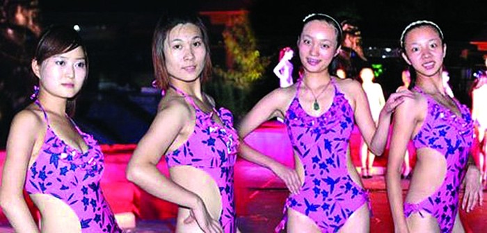 Cuộc thi tuyển chọn hoa hậu du lịch của tỉnh An Huy với màn trình diễn bikini mặt mộc rất dọa người của những người đẹp tham gia.