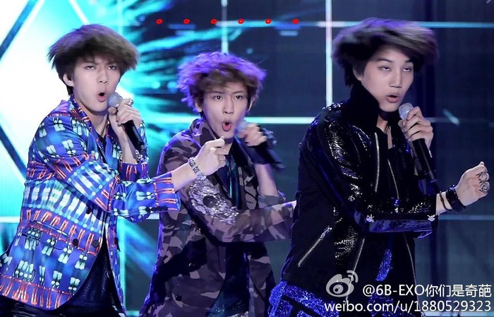 Ba anh chàng của nhóm EXO cùng một biểu cảm tóc rối tung bay miệng chữ O vô cùng hài hước.