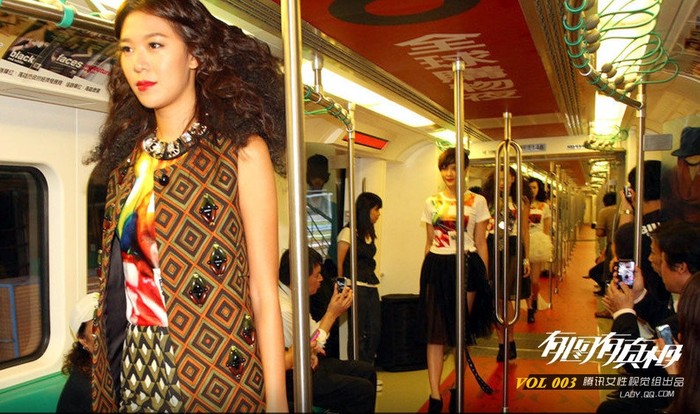 Ngày 29 tháng 8 năm 2012 màn trình diễn thời trang của Fashion's Night Out được tổ chức trên tàu điện ngầm ở Đài Loan.