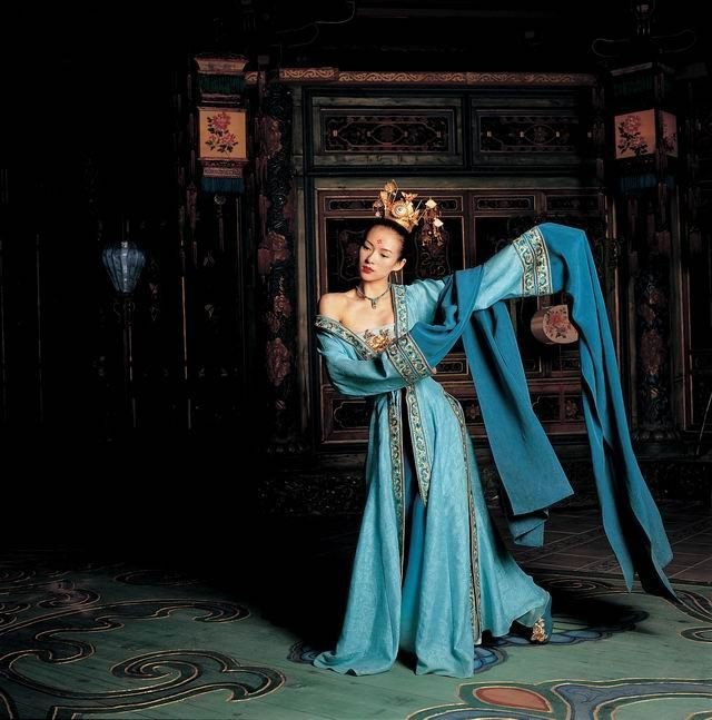 Chương Tử Di, ngôi sao màn bạc nổi tiếng khắp châu Á nhưng ít ai biết bước khởi điểm của cô lại là nghề múa.