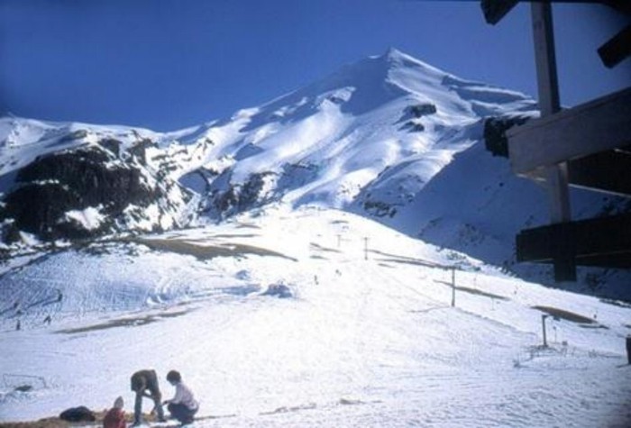 Trượt tuyết trên sườn núi Raglan.
