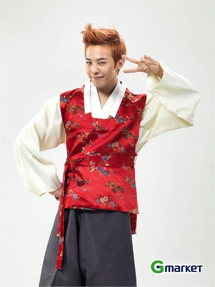 G-Dragon diện Hanbook đỏ sang trọng, mang âm hưởng ngày tết.