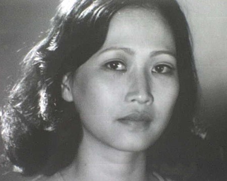 Nghệ sĩ Như Quỳnh từng được mệnh danh là một trong những mỹ nhân có khuôn mặt khả ái nhất điện ảnh Việt. Mái tóc ngắn hơi bồng càng tôn lên vẻ thuần khiết, đằm thắm của Như Quỳnh.