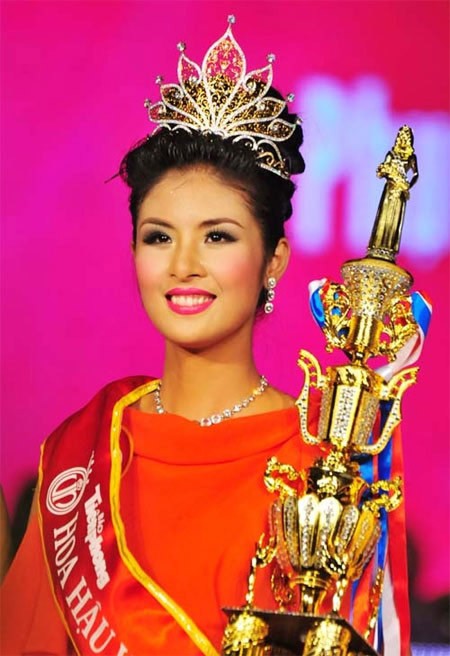 Hoa hậu Ngọc Hân kế thừa chiếc vương miện của Thùy Dung.