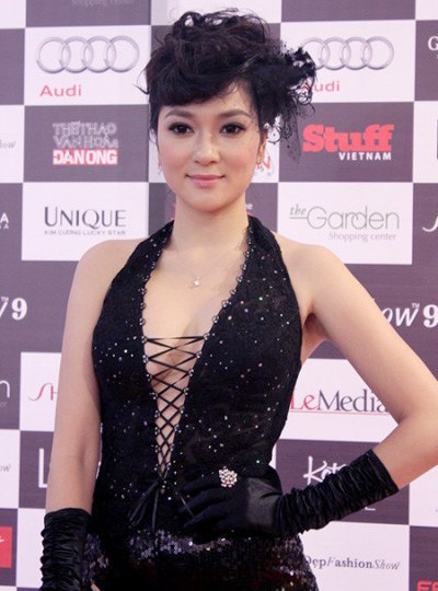 Hoa hậu Nguyễn Thị Huyền chắc chắn được đồng tình khi chọn cô là người đẹp có làn da hoàn hảo.