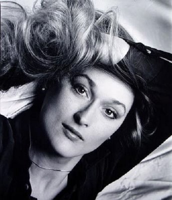 Nồng nàn, quyến rũ trong shoot hình trắng đen. Ở đỉnh cao sự nghiệp, Meryl cũng ngự trị trên đỉnh cao nhan sắc Hollywood thập niên 80.