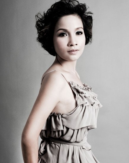 Nữ ca sĩ "tóc ngắn" cá tính, vui tươit ngày nào, giờ đây đã trở thành quý bà mang vẻ đẹp mặn mà, thanh lịch của showbiz Việt. (Ảnh: showbiz)