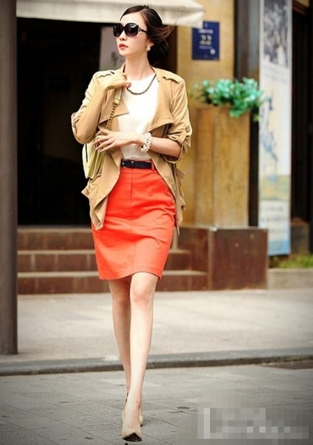 Người phụ nữ đẹp là người phụ nữ có cách lựa chọn trang phục thông minh. Xêm thêm: Thời trang công sở/ Váy xinh chào hè 2012