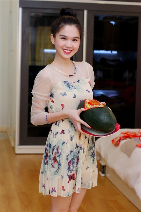 Xem thêm: Những tấm lưng ong tuyệt đẹp của Sao Việt / Bộ sưu tập váy xinh chào hè 2012.
