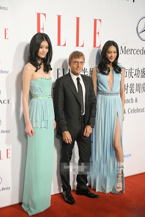 2 chân dài Trung Quốc Meng Yao Xi và Shu Pei Qin. Xem thêm: Thời trang sao/ Bộ sưu tập váy xinh chào hè 2012/ Thế giới phụ kiện.