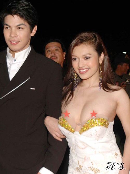 Người đẹp Thái Lan với chiếc váy không hề an toàn. Xem thêm: Thời trang Sao Việt / Bộ sưu tập váy xinh chào hè 2012.