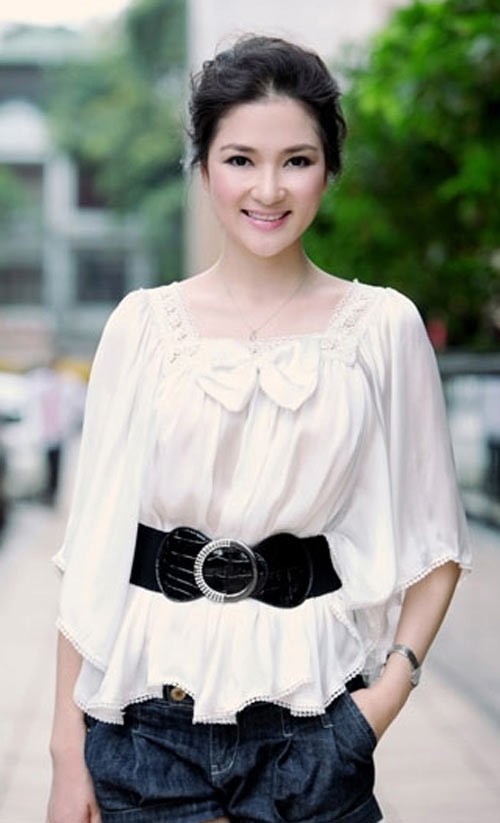Khuôn mặt hoàn hảo của Hoa hậu Nguyễn Thị Huyền hiện nay. Xem thêm: Sao chuộng phẫu thuật thẩm mỹ / 10 phút trang điểm hóa mỹ nhân.