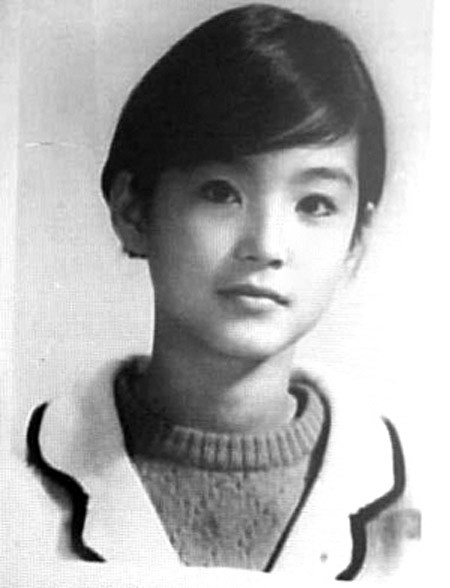 Sinh ngày 03-11-1954, Lâm Thanh Hà là cô bé xinh xắn với đôi mắt trong veo, tròn xoe ngơ ngác, chiếc mũi thon yêu yêu lạ, gương mặt bầu bĩnh dễ thương. Xem thêm: Thư Kỳ hóa "Nàng tiên cá" hớp hồn các đấng mày râu.