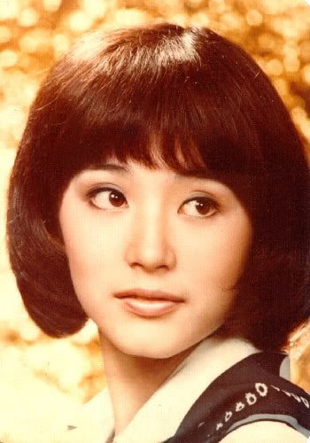 20 năm sau, cô bé ấy trở thành giai nhân tuyệt sắc, là nữ diễn viên nổi tiếng của màn ảnh Hoa ngữ. Xem thêm: Thư Kỳ hóa "Nàng tiên cá" hớp hồn các đấng mày râu.