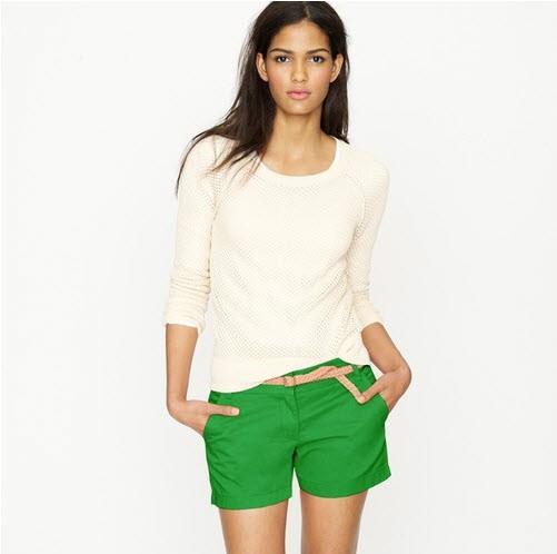 Những chiếc quần sooc màu sắc giúp bạn tôn lên đôi chân thon dài hơn. Xem thêm: Bộ sưu tập váy xinh chào hè 2012.