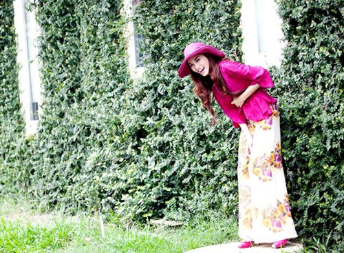 Màu hồng tím mà Trang Nhung lựa chọn đang là tông màu được nhiều ngôi sao thế giới yêu thích. Xem thêm: Váy, áo "nghìn USD" của Sao Việt: có đáng đồng tiền, bát gạo?