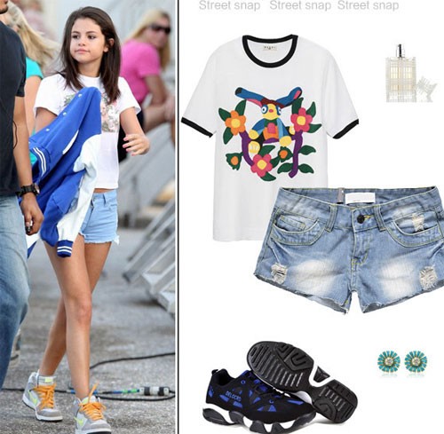 Selena Gomez "xìn tin" và cực kỳ đơn giản với áo pull, sooc bò và giày thể thao. (Ảnh: Theo B) Xem thêm: Khánh Thi "xào lại" áo dài của Mai Phương Thúy?