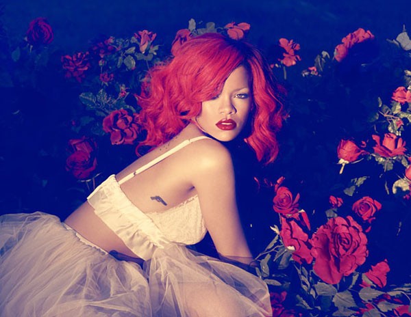 Sau Halley Berry, có lẽ Rihanna là người đẹp da màu nổi danh nhất với hình thể đẹp đến từng milimet. Ở Rihanna pha trộn hoàn hảo nét hoang dại và sức quyến rũ không thể chối từ. (Ảnh: FHM) Xem thêm: Ngây ngất với "số đo vàng" của thiên thần nội y Miranda Kerr.