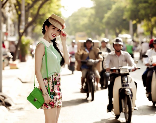 "Tia nắng dịu mát" giữa Sài Gòn. (Ảnh: ngoisao) Xem thêm: "Soi" tủ váy zexy của Ngọc Trinh.