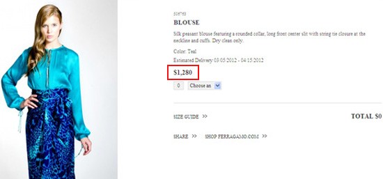Chiếc áo lụa màu xanh này được bán với mức giá là 1280 USD (khoảng 27 triệu đồng) Xem thêm: Ngọc Trinh-Thu Minh:Ai "chịu chơi" hơn với hàng hiệu giá "nghìn USD"?