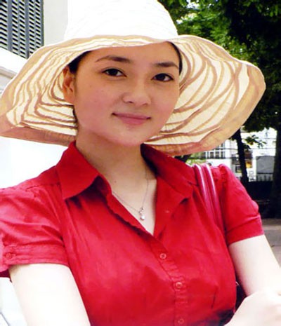 Nguyễn Thị Huyền thời còn là sinh viên Học viện Báo chí & Tuyên Truyền đã sở hữu nước da trắng, gương mặt hiền hòa mặn mà. Xem thêm: Các kiểu trang phục "tố giác" điểm xấu của Sao Việt