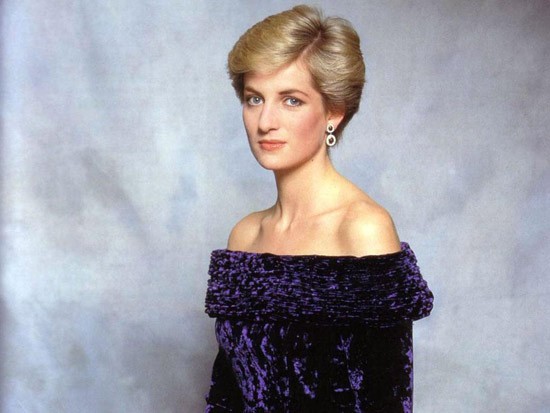 Gây ấn tượng với mái tóc tém, Công nương Diana khiến bất cứ ai được diện kiến bà dù chỉ một lần cũng không thể nào quên. Xem thêm: "Mỹ nhân cổ trang" Hồ Tịnh, 15 năm hương sắc vẫn ngọt ngào