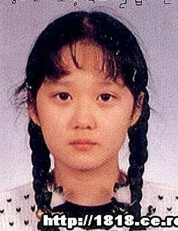 - Ở lứa tuổi 15 - 16, Jang Na Ra vẫn giữ nguyên những nét thơ, mộc. Không son phấn, không trang sức - váy áo cầu kỳ, cô nàng cực kỳ xinh xắn, đáng yêu. (Ảnh: hb) Xem thêm: Mặc váy mini skirt ngọt ngào như Sao Hàn