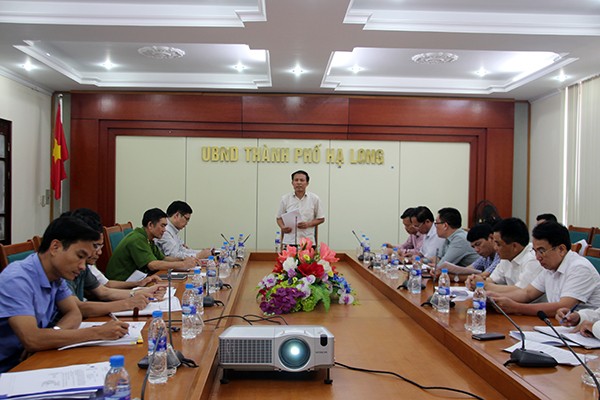 Ông Ngô Hoài Chung, Phó Tổng Cục trưởng Tổng cục Du lịch phát biểu tại cuộc làm việc.