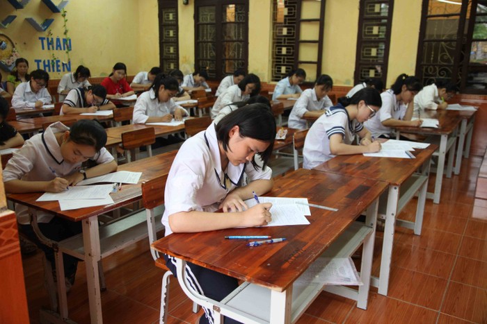 Các thí sinh thi tuyển vào Trường Trung học phổ thông Thái Phiên