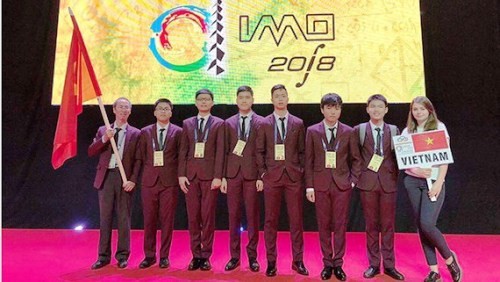 6 thành viên trong đội tuyển thi Toán quốc tế Olympic 2018 đều đoạt giải. (Ảnh: CTV)