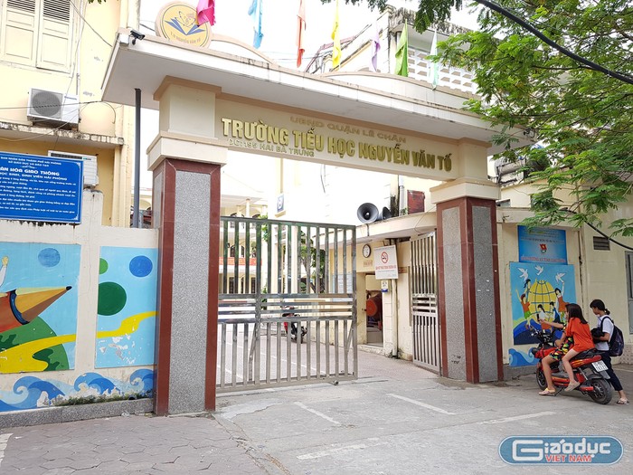 Hiệu trưởng Trường Tiểu học Nguyễn Văn Tố không nhận học sinh có hộ khẩu thường trú đúng tuyến (Ảnh: Lã Tiến)