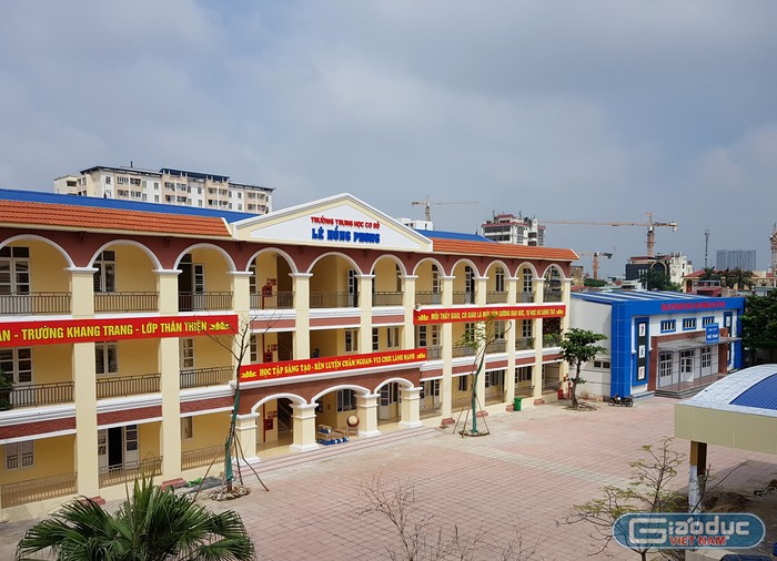 Trường Trung học cơ sở Lê Hồng Phong (quận Ngô Quyền, Hải Phòng) được đầu tư xây dựng nhiều hạng mục công trình để đón chuẩn Quốc gia (Ảnh: Lã Tiến)