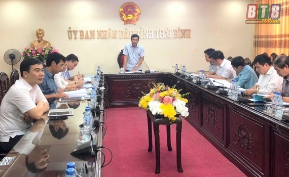Ông Đặng Trọng Thăng, Chủ tịch Ủy ban nhân dân tỉnh Thái Bình chủ trì nghe báo cáo đề án thực hiện cơ chế tự chủ của Trường Cao đẳng y tế Thái Bình. (Ảnh: Báo Thái Bình)
