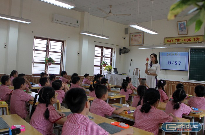 Trường Tiểu học Lê Văn Tám đã xây dựng nội dung học môn Toán buổi 2 theo hướng tiếp cận phát triển năng lực học sinh. (Ảnh: Lã Tiến)