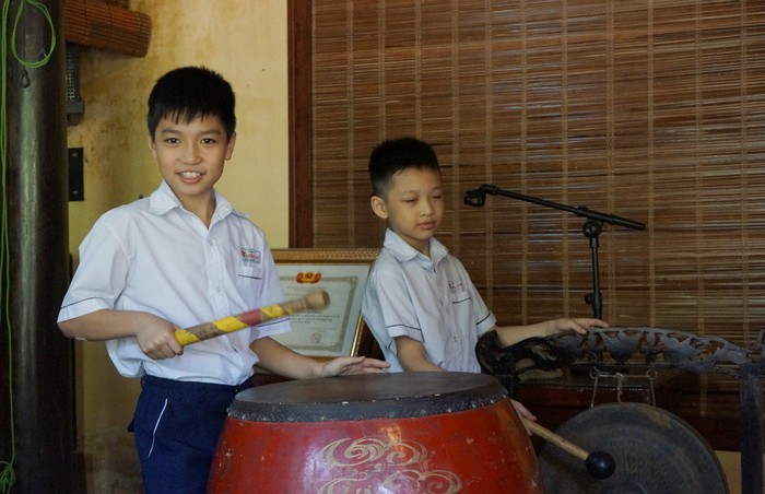 Câu lạc bộ ca trù Trường Tiểu học Nguyễn Công Trứ được thành lập hơn 3 năm nay (Ảnh: Lê Tân)
