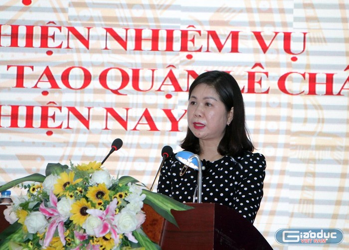 Bà Nguyễn Thị Lệ Thủy, Trưởng phòng Giáo dục và Đào tạo quận Lê Chân thông tin tại hội nghị (Ảnh: Lã Tiến)