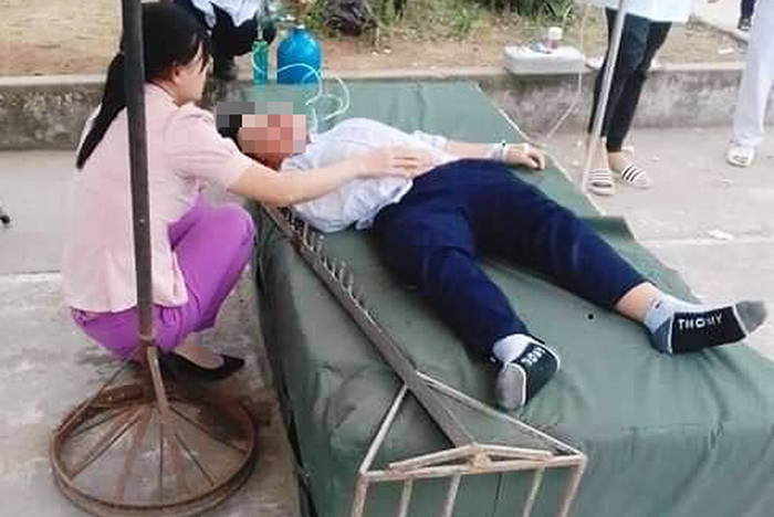 Em Trần Xuân Trường S. bị cột nhảy cao rơi vào đầu phải nhập viện (Ảnh: Facebook)