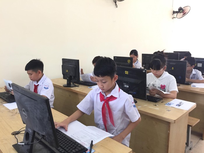 Các em học sinh tiểu học tham gia tranh tài tại hội thi tin học trẻ thành phố Hải Phòng năm học 2018-2019 (Ảnh: Lã Tiến)