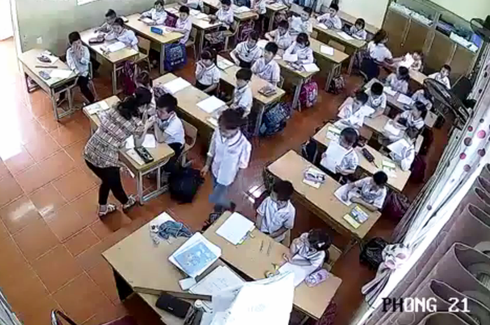 Cô giáo Nguyễn Thị Thu Trang đánh nhiều học sinh trong giờ kiểm tra (Ảnh cắt từ clip)