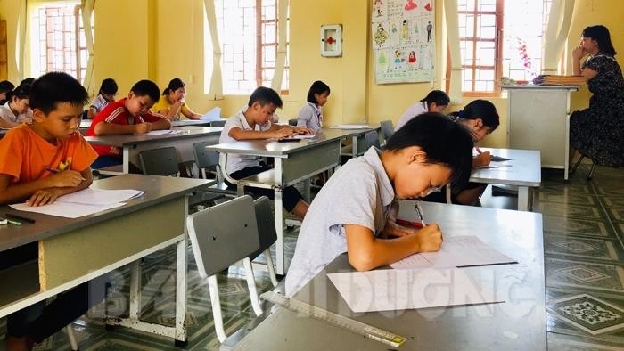 Học sinh làm bài kiểm tra năng lực để tuyển chọn vào lớp 6 chất lượng cao của Trường Trung học cơ sở Lê Thanh Nghị (Ảnh: Báo Hải Dương)