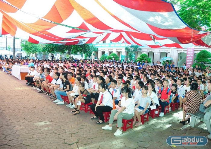 Trường Trung học cơ sở Tô Hiệu chào đón hơn 400 học sinh khối 6 (Ảnh: Quyết Cương)