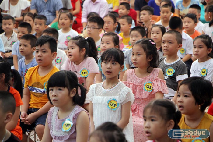 Trường tiểu học Nguyễn Đức Cảnh chào đón 528 em học sinh bước vào lớp 1 (Ảnh: Lã Tiến)