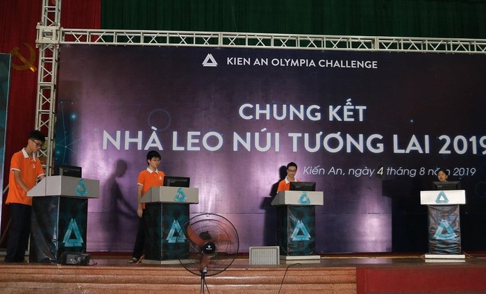 Vòng chung kết Nhà leo núi tương lai Trường Trung học phổ thông Kiến An diễn ra đầy kịch tích (Ảnh: CTV)