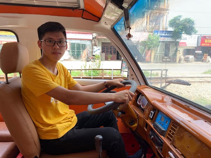 Tiếp nối thành công từ chiếc xe với kiểu dáng Volkswagen, Việt Cường tiếp tục chế tạo chiếc xe điện chạy bằng năng lượng mặt trời kiểu dáng Volkswagen Roadtrip (Ảnh: Việt Linh)