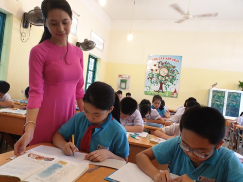 Cô giáo Lê Vũ Diệu Linh đạt nhiều thành tích xuất sắc trong công tác giảng dạy, liên tục là giáo viên dạy giỏi của quận Ngô Quyền (Ảnh: Nguyễn Dịu)